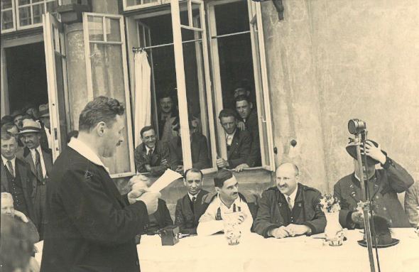 Volksliedsingen der RAVAG in Payerbach 1935