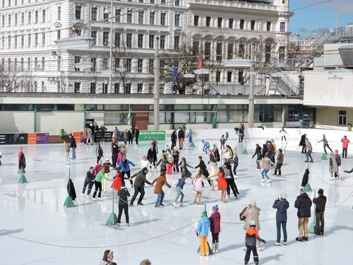 Rundtanzen am Eis in Wien