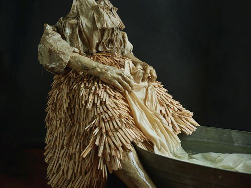 „Washerwoman“ Expanded: Stories of Power, Art, and Global Asymmetries 