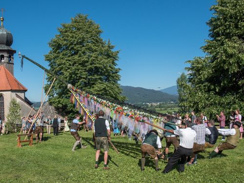 Pestkerzenumzug am Umgangssonntag in St. Benedikten